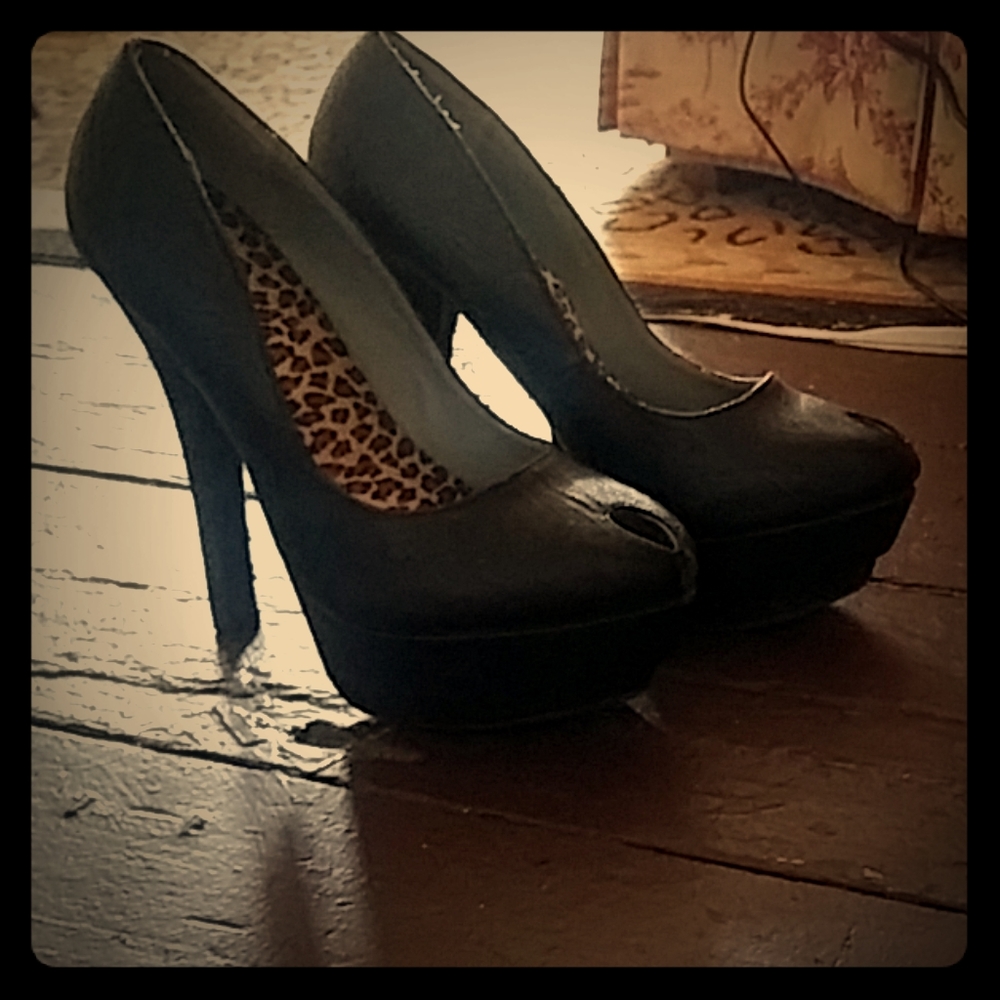 Black Leather Peep-Toe Stilleto 6" Heels